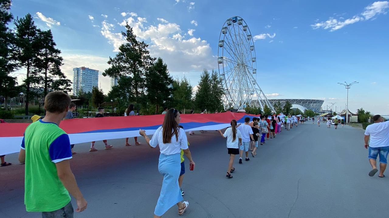 100-метровый триколор, ретроавто и пенная вечеринка: как отметят День России в ЦПКиО Волгограда