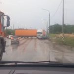 Фура перекрыла 3-ю Продольную у посёлка Водстрой