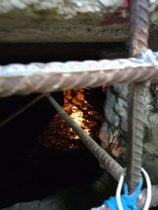 В подвале дома на ул. ген. Шумилова, 75 продолжает скапливаться вода из-за прорыва трубы