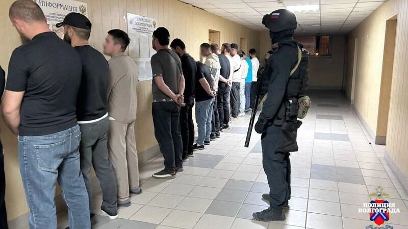 В Волгограде силовики провели ночной рейд по злачным местам