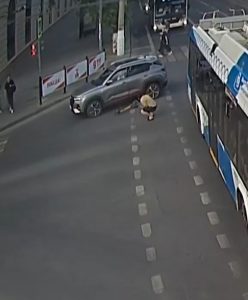 В центре Волгограда электросамокат столкнулся с автомобилем