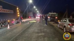 КамАЗ сбил подростка в Волгоградской области — мотоциклист погиб на месте