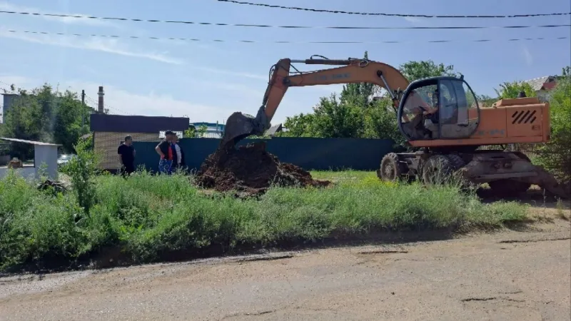Миллиардный водопровод в Котово снова сломался — горожане без воды