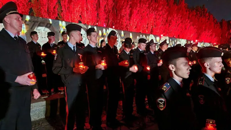 Волгоградцы почтили память павших в годы войны на Мамаевом кургане