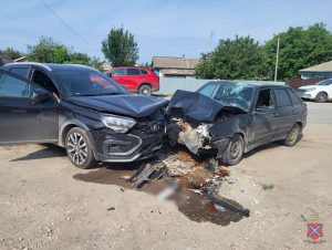 Два человека пострадали в ДТП с «Ладой» и «ВАЗом» во Фроловском районе