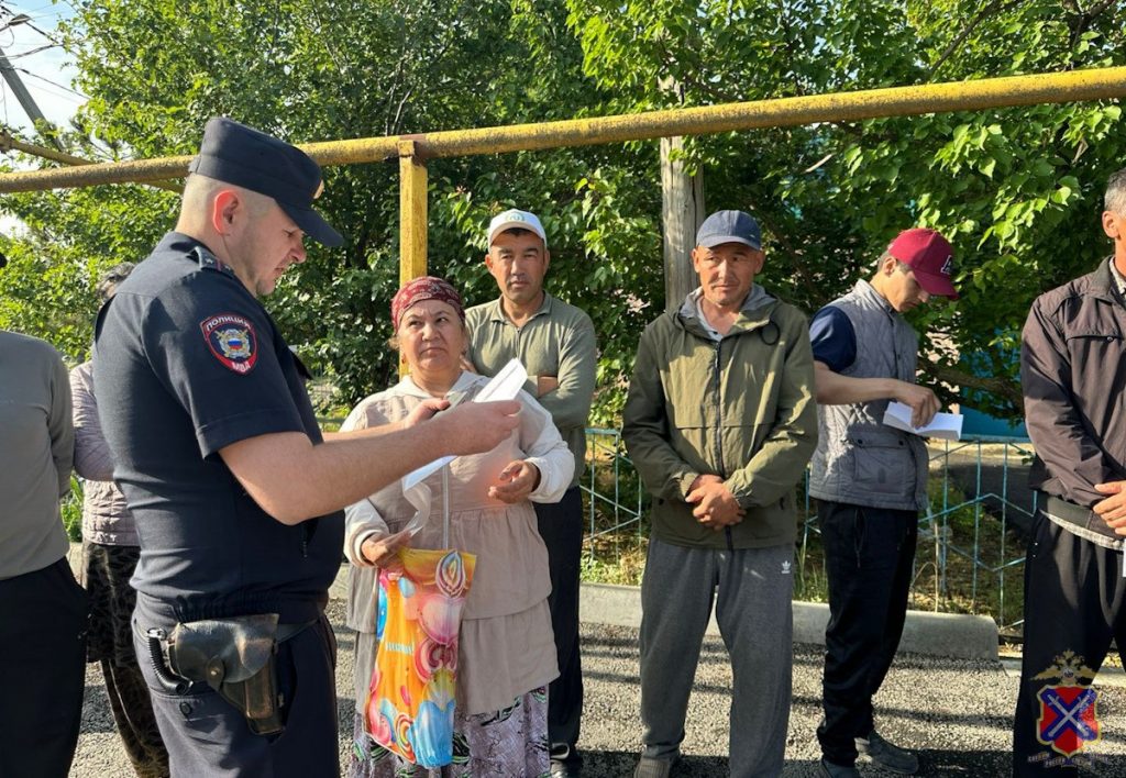 Полицейские проверили мигрантов: более десятка — с нарушениями