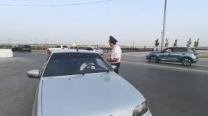 Проверки на дорогах: сотрудники ГИБДД выявляют нарушения ПДД, тонировку и громкий выхлоп