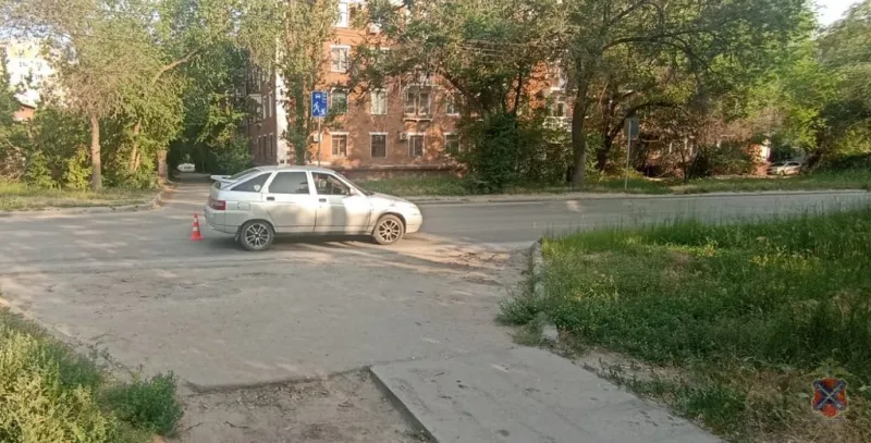 Ребёнок попал под колёса ВАЗа на улице Таращанцев в Волгограде