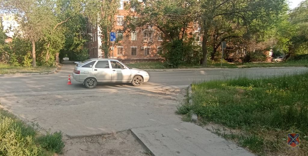 Ребёнок попал под колёса ВАЗа на улице Таращанцев в Волгограде