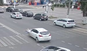 Пожилую женщину сбили на пешеходном переходе в Волгограде