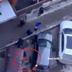 Женщина выпала из окна дома на улице Пражской в Волгограде