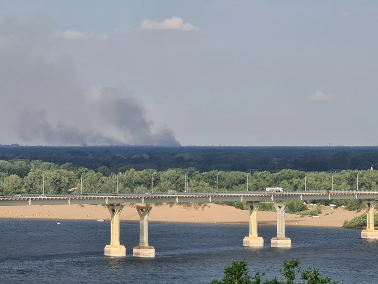 В Волжском потушили крупный ландшафтный пожар — сгорело 5 гектаров