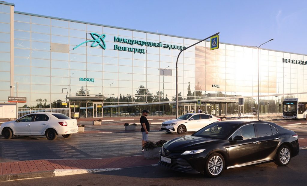 Рейсы в Москву, Петербург и Калининград вылетают с многочасовыми задержками