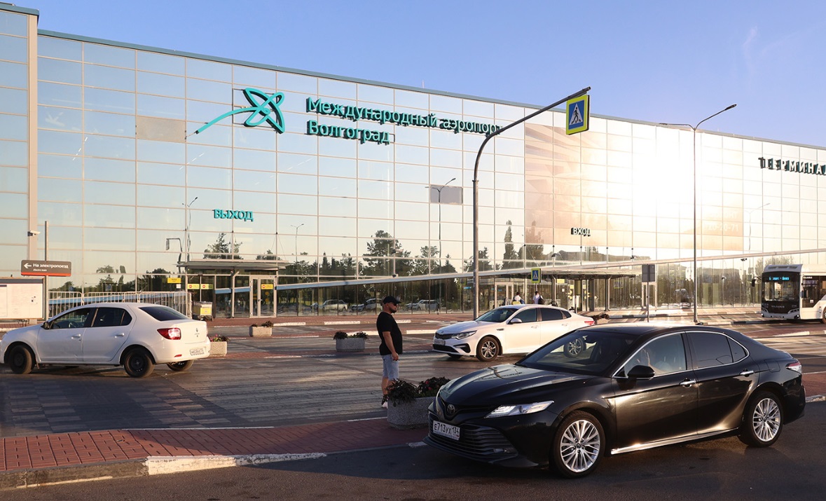 Волгоградский аэропорт повысил цену на парковку до 300 рублей в час
