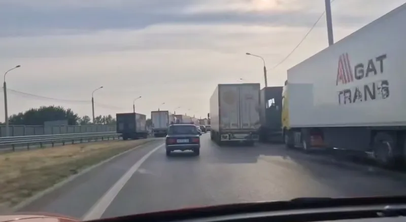 На въезде в Волгоград остановят каждого: досмотр фур стал тотальным