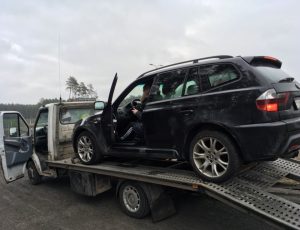 Волгоградец лишился BMW X3 после попытки наезда на полицейских