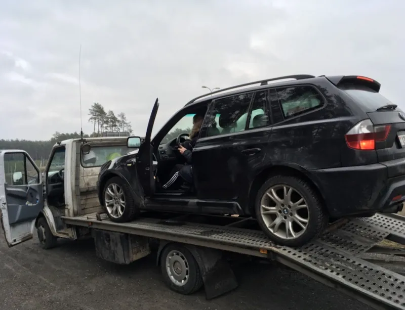 Волгоградец лишился BMW X3 после попытки наезда на полицейских