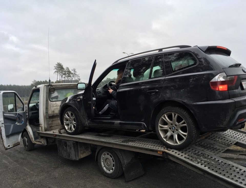 Волгоградец лишился BMW X3 после попытки наезда на полицейских