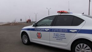 Новый инцидент с такси: в Волгограде водитель умышленно наехал на клиента
