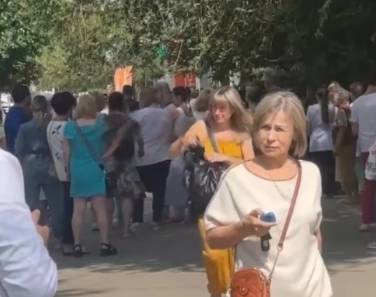 Поликлинику №30 на Ангарской эвакуировали из-за подозрительного предмета