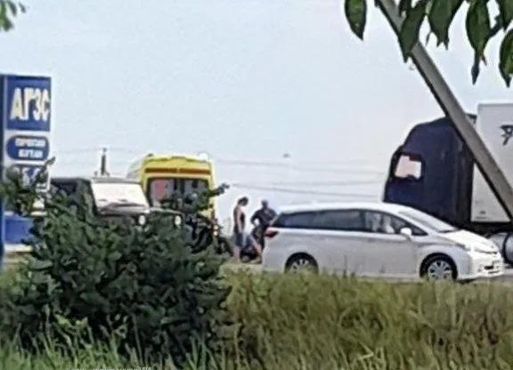В Новоаннинском районе на трассе насмерть сбили мужчину — его пытались реанимировать