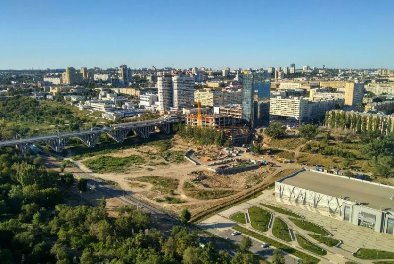 Новая схема движения на путепроводе у Базисной и Льва Толстого