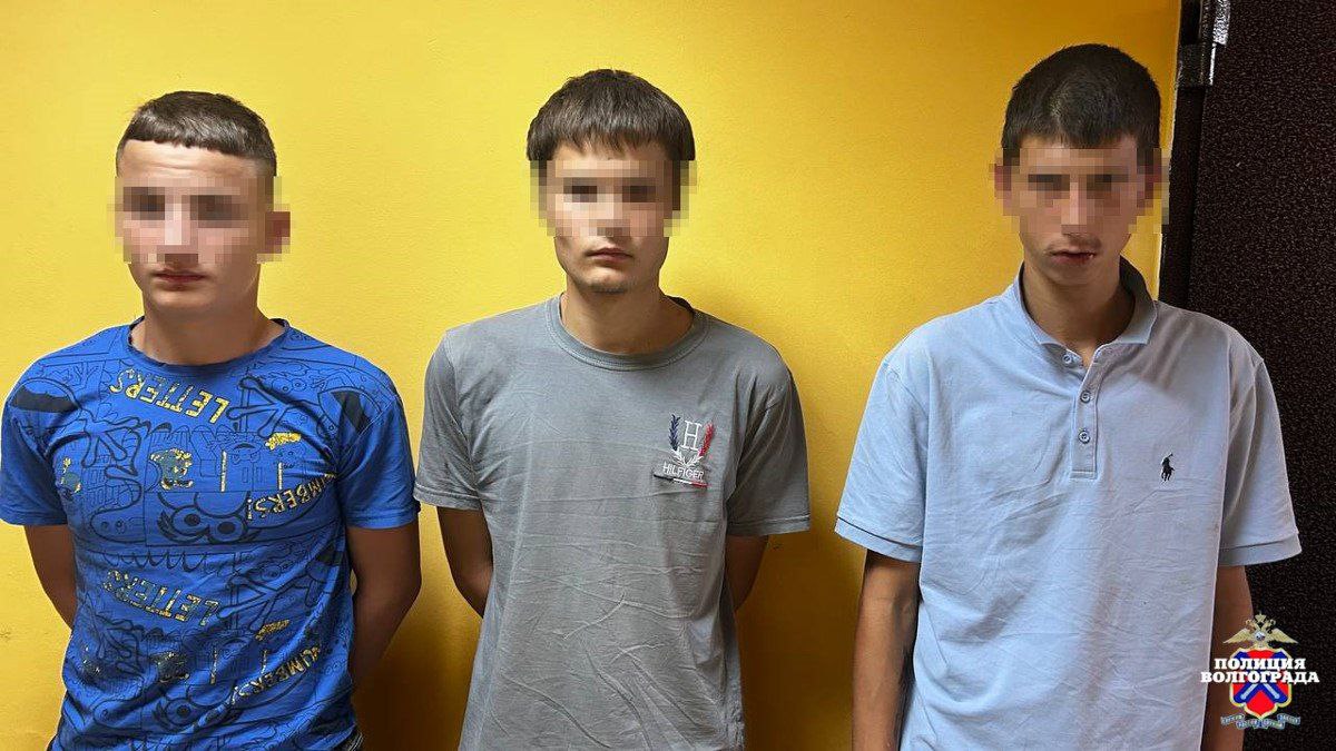 В Волгограде задержали подростков, нападавших на прохожих и поджигавших им волосы