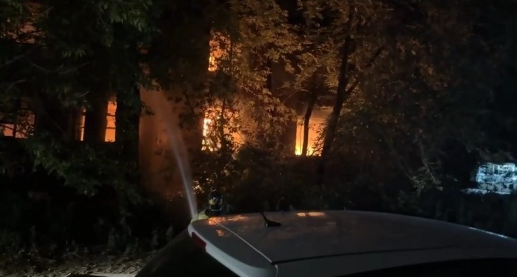 Пожар в Красноармейском районе: людей выносили на колясках