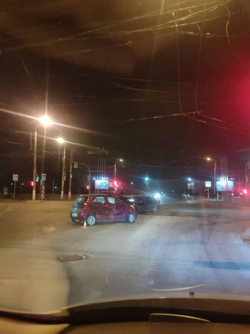 Серьёзное ДТП на проспекте Металлургов в Волгограде