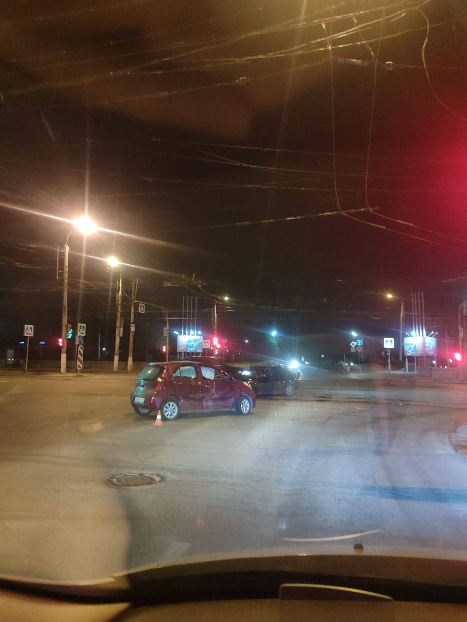 Серьёзное ДТП на проспекте Металлургов в Волгограде