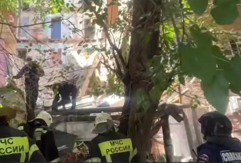 В Астрахани произошло серьезное обрушение в многоквартирном жилом доме