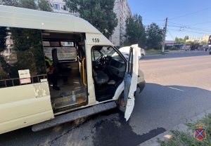 В маршрутке №159 пассажиров обдало горячей жидкостью — пострадала женщина