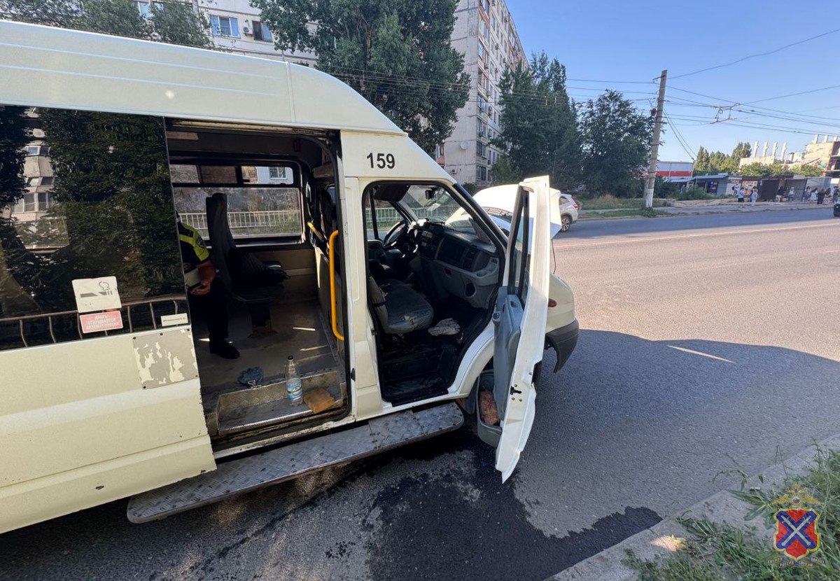 В маршрутке №159 пассажиров обдало горячей жидкостью — пострадала женщина