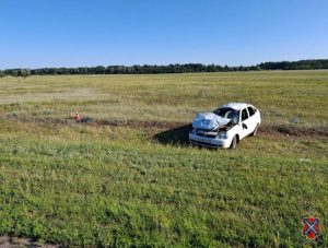 В Руднянском районе «Приора» перевернулась на трассе — пострадала женщина