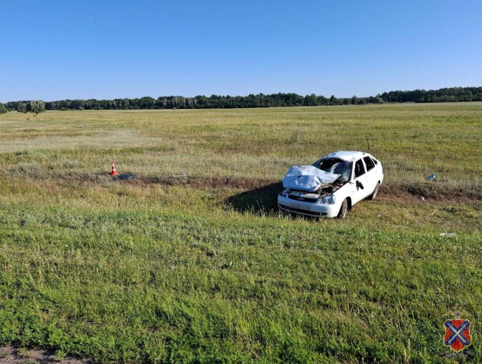 В Руднянском районе «Приора» перевернулась на трассе — пострадала женщина