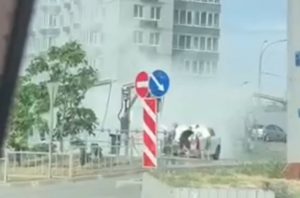 В Волгограде на автомойке 39-й Гвардейской загорелся автомобиль
