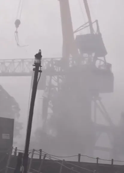 В Волжском ураган повалил ЛЭП: посёлок обесточен, возможны перебои с водой по всему городу