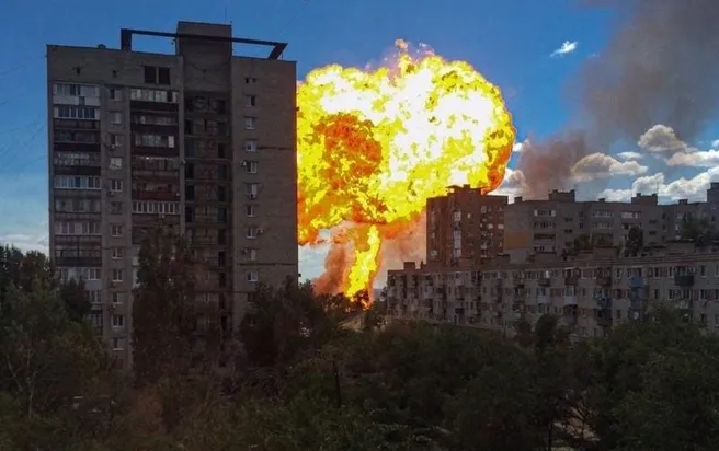 При атаке на Волгоград поврежден многоэтажный дом, двое пострадавших