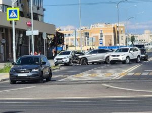 Серьезное ДТП на улице Маршала Жукова в Волгограде