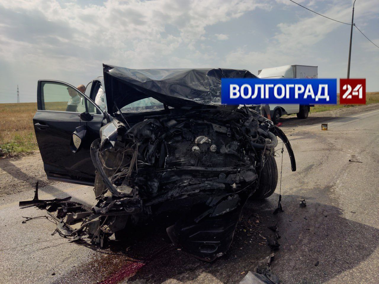 Лобовое столкновение автомобилей в Дзержинском районе Волгограда вызвало пробку