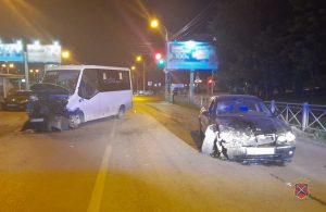 Водитель без прав и отказавшийся от проверки спровоцировал ДТП в Дзержинском районе