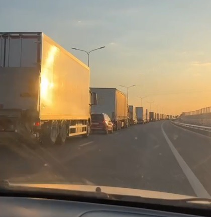 Многокилометровая пробка парализовала движение из Волжского в Волгоград
