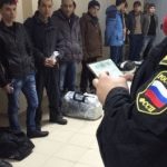 Суд обязал мужчину вернуть доход от незаконной регистрации иностранцев