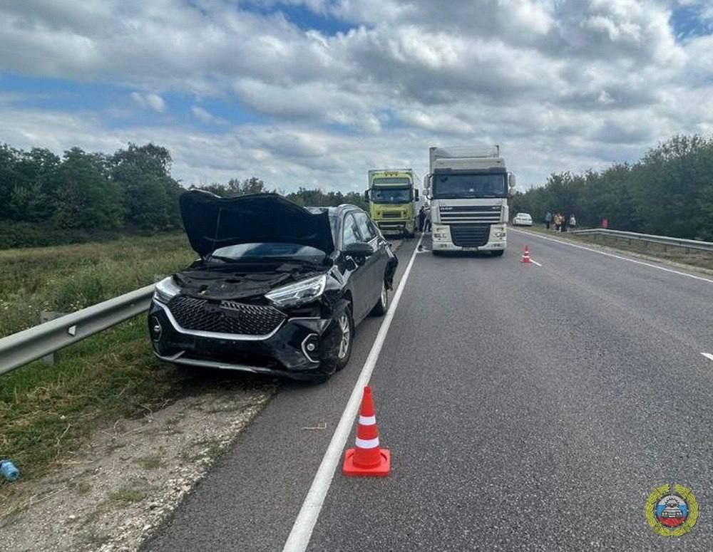 В Новониколаевском районе на трассе Р-22 «Каспий» произошло крупное ДТП с участием четырёх автомобилей