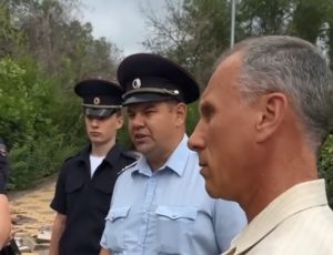 Подполковник полиции угрожал жителям во время вырубки «Территории детства»