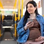 Россиян могут начать штрафовать за отказ уступать место в транспорте