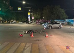 Столкновение BMW и мотоцикла в Волгограде: пострадал мотоциклист