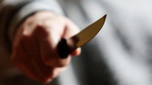 В Волгоградской области после ссоры мужчина ударил знакомого ножом