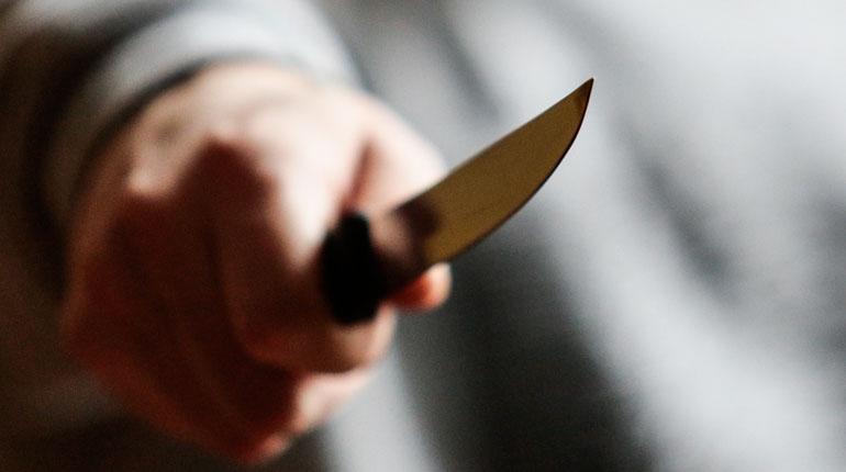 В Волгоградской области после ссоры мужчина ударил знакомого ножом