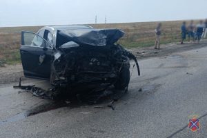 В Волгограде столкнулись три автомобиля: пострадали водитель и пассажир «Лады»